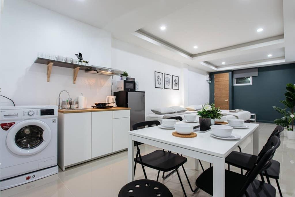 P1 Silom Pan Large Room Full Kitchen Wifi 4-6Pax Bangkok Kültér fotó